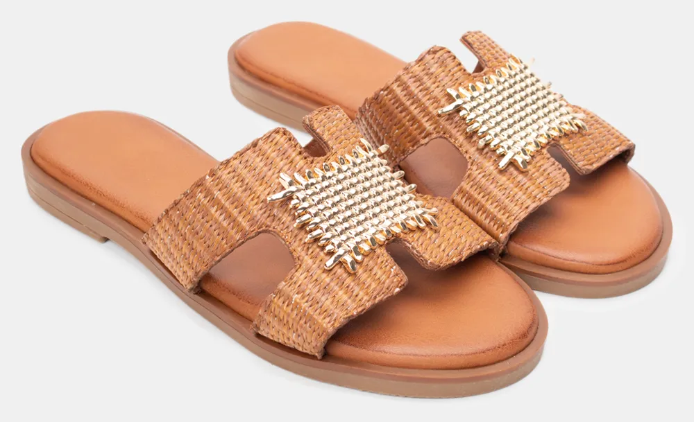 Σανδάλια Flat με Διακοσμητική Αγκράφα - Κάμελ