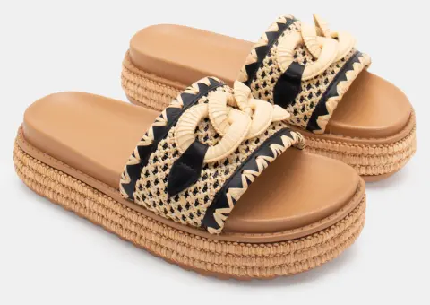 Flatform Σανδάλια με Διακοσμητική Αγκράφα - Μαύρο