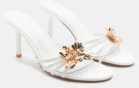 Mules με Μεταλλικό Διακοσμητικό - Λευκό-Λουστρίνι