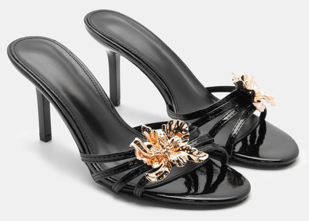 Mules με Μεταλλικό Διακοσμητικό - Μαύρο-Λουστρίνι