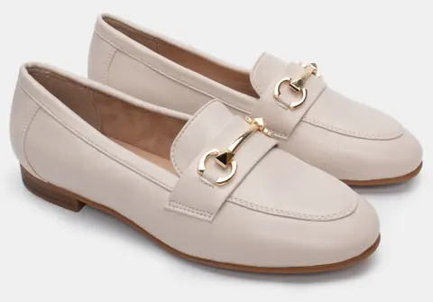Μοκασίνια με Διακοσμητική Αγκράφα - Μπεζ