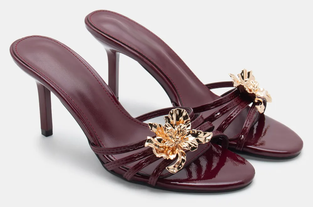Mules με Μεταλλικό Διακοσμητικό - Μπορντό-Λουστρίνι