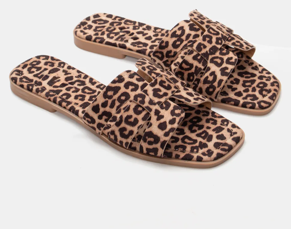 Flat Σανδάλια με Ανοίγματα Στο Πλάι - Animal Print