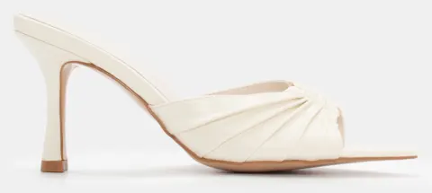 Mules Μυτερά με Διακοσμητική Τόκα & Σουρά - Μπεζ