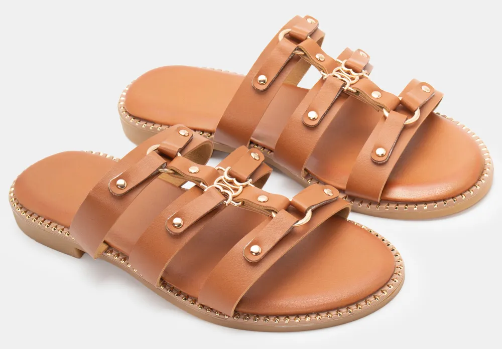 Flat Σανδάλια με Μεταλλικά Διακοσμητικά - Κάμελ