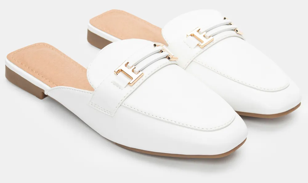 Mules Loafers με Διακοσμητική Αγκράφα - Λευκό