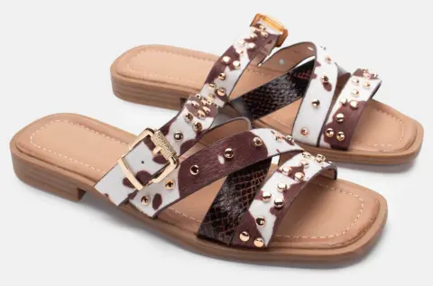 Flat Σανδάλια με Λουράκια & Τρουκς - Καφέ