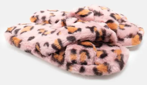 Παντόφλες Γούνινες με Λεπτομέρεια Print & Χιαστί Λουράκια - Ροζ